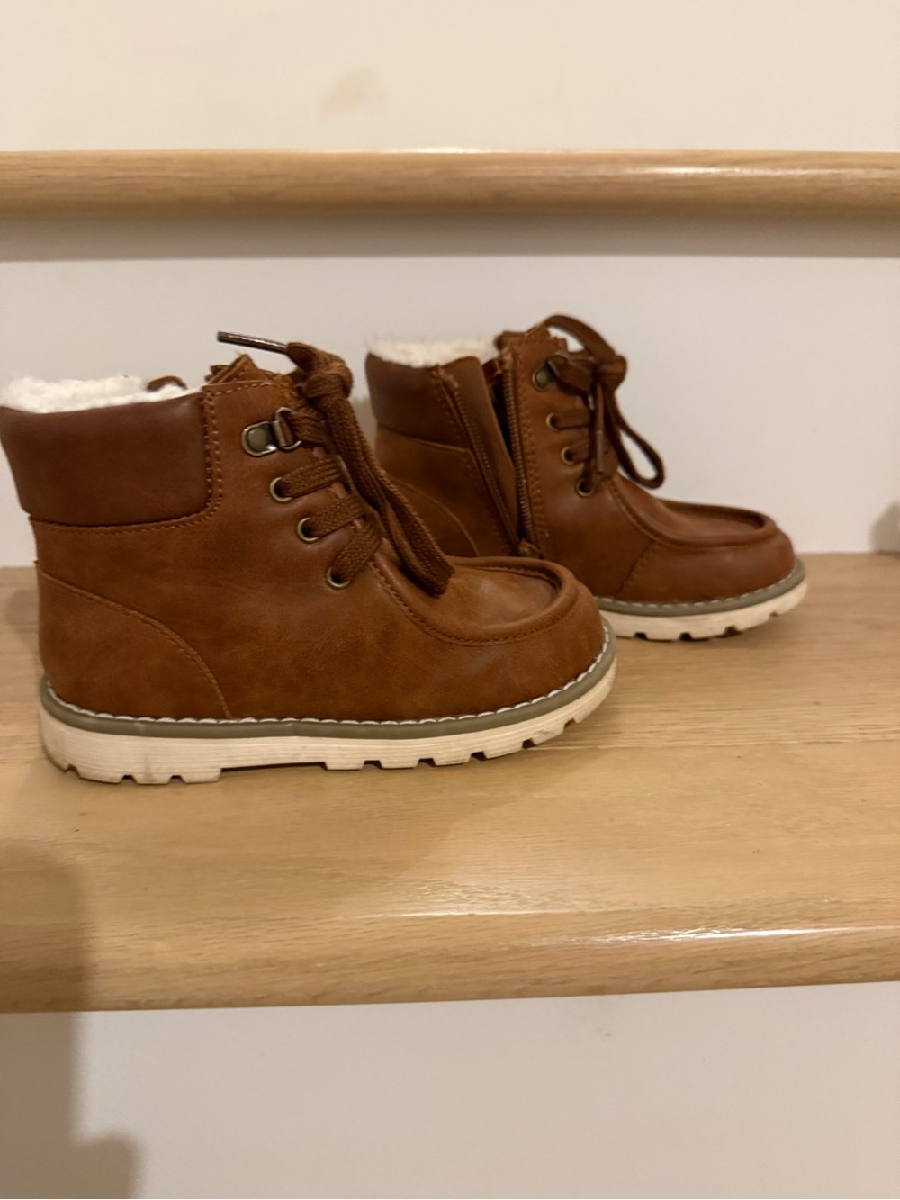 Old Navy Toddler Brown Faux-Leather Lace-Up Winter Boots with Cream Sole